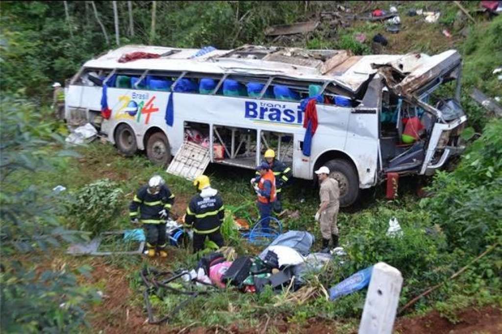 URGENTE: Acidente com ônibus de turismo deixa mortos