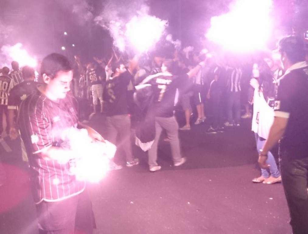 Libertadores: Torcida do Atlético-MG cria clima de guerra próximo ao hotel do Olimpia