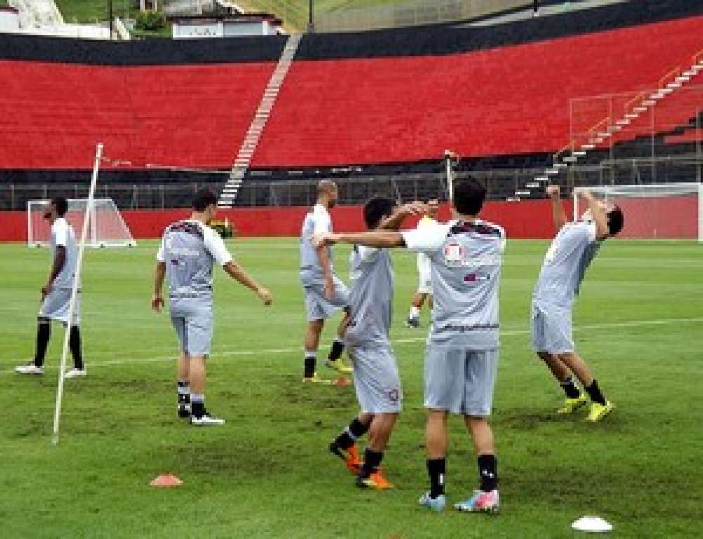 Com treino leve, Vitória encerra preparação para enfrentar o Goiás