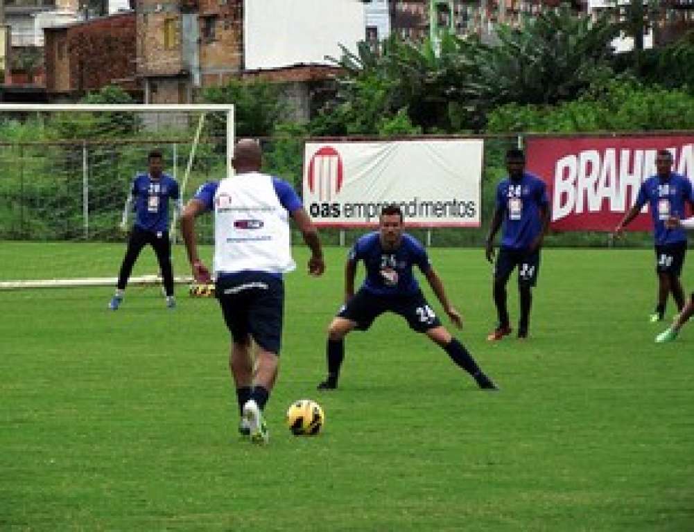 Cristóvão Borges foca em faltas e escanteios em treinamento do Bahia