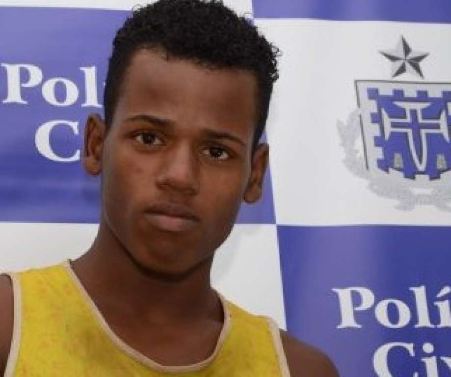 Jogador de futebol preso confessa ter estuprado garota, diz polícia