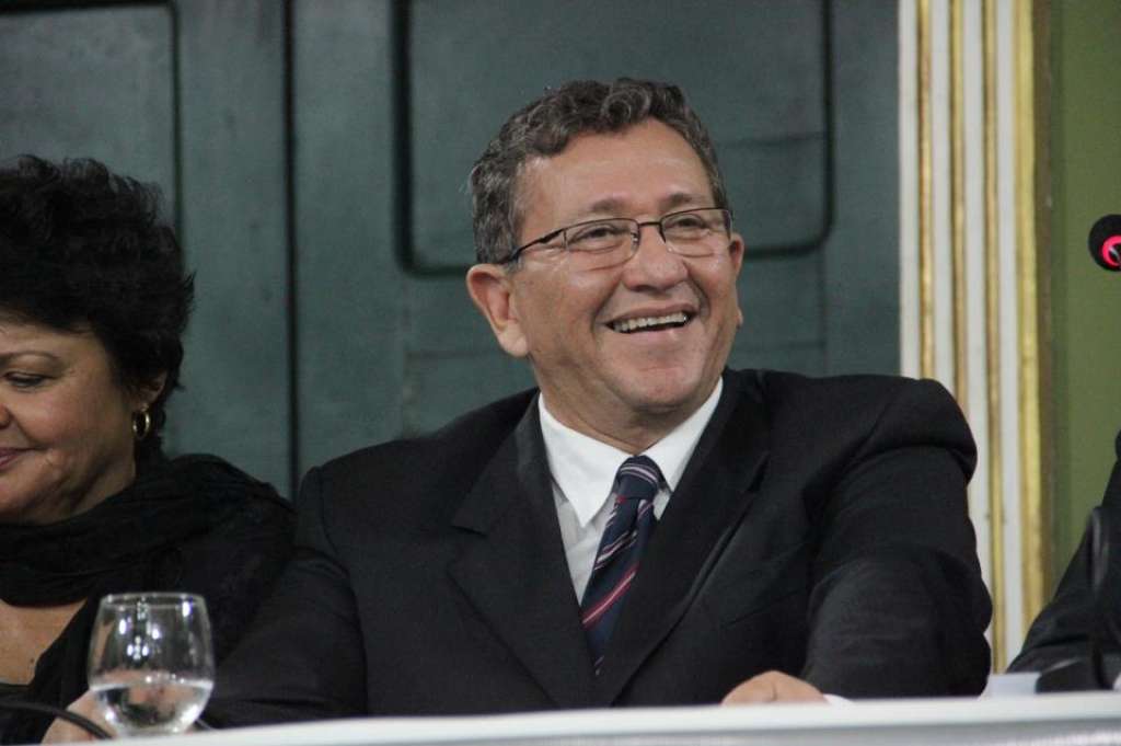 Caetano oficializa candidatura de deputado federal e apoio a Rui Costa na sucessão de Wagner