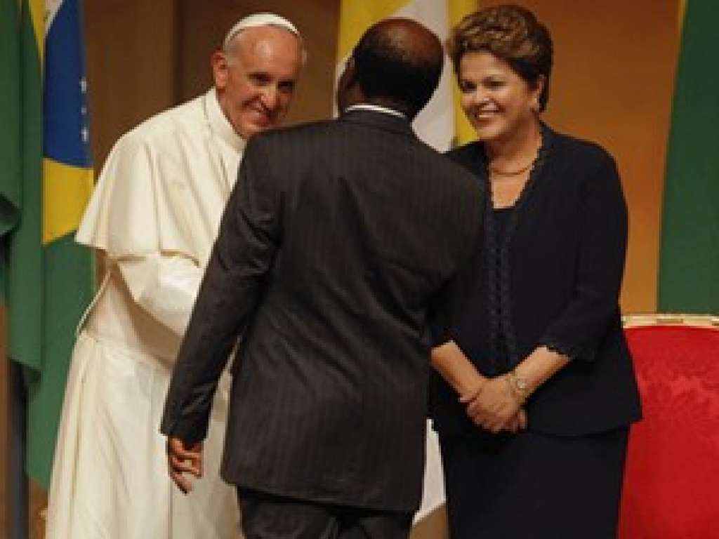 Barbosa nega ter sido ‘deselegante’ com Dilma na recepção ao Papa