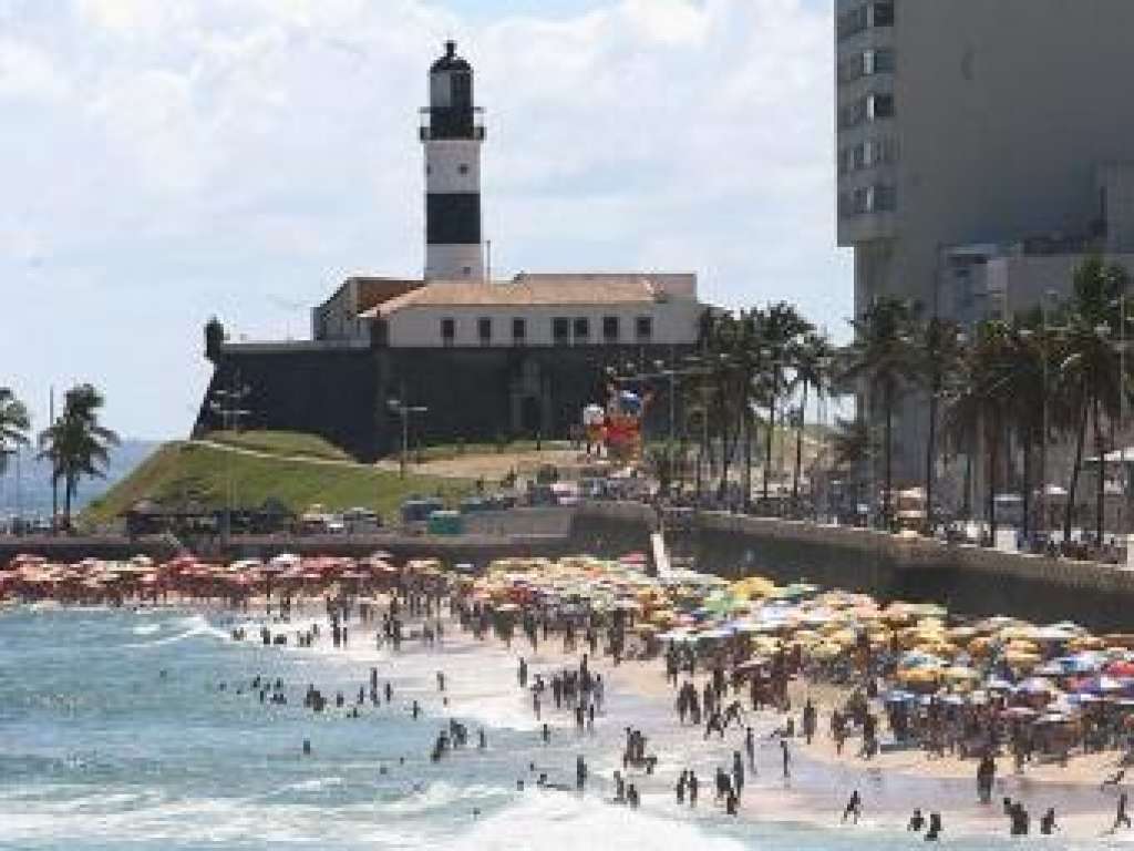 Inema aponta 13 praias impróprias para banho neste final de semana
