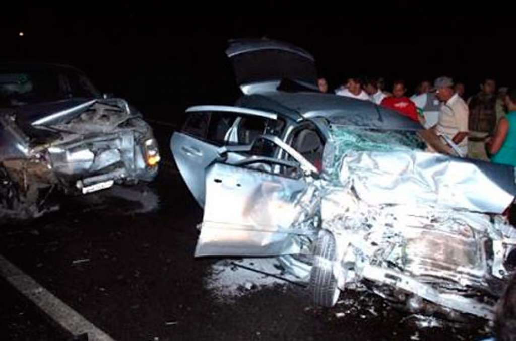 Mister Bahia 2013 morre em acidente de carro na BR-324