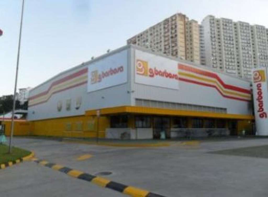 Supermercado foi “surpreendido” por ação policial que terminou com funcionário preso