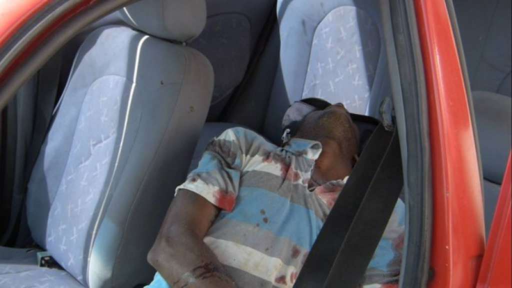 Homem é executado enquanto dormia dentro de carro