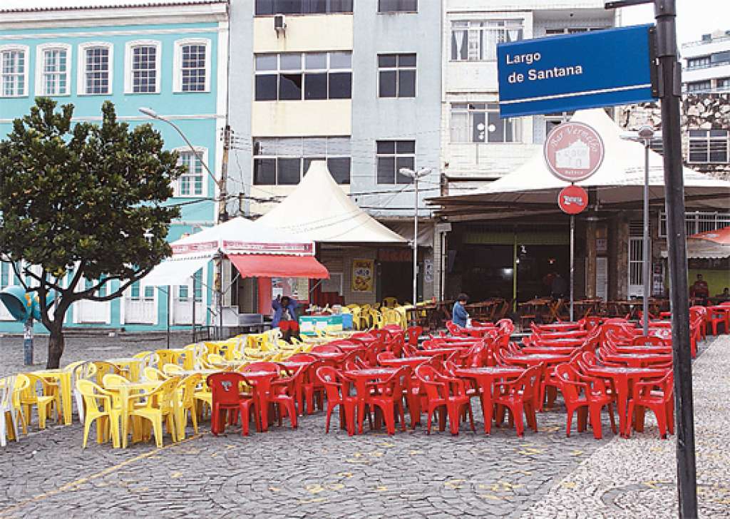 Prefeitura começa retirada de cadeiras e mesas de bares de ruas