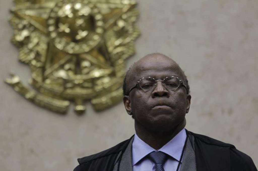 Barbosa critica ‘influência política’ sobre juízes