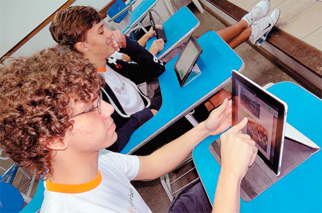 Tablets e celulares são aliados dos alunos para enfrentar prova