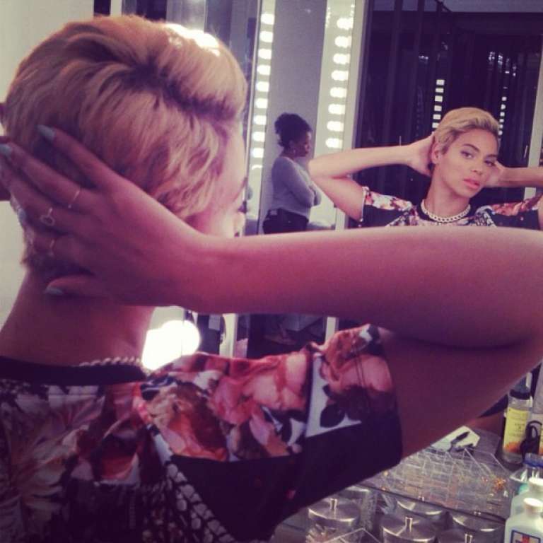 Após prender o cabelo no ventilador, Beyoncé assume estilo ‘Joãozinho’