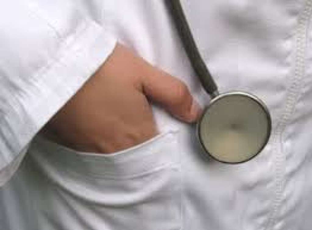 Médica acusa prefeitura de demiti-la para usar vaga no Mais Médicos