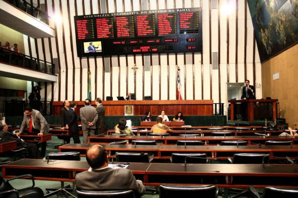 Assembleia Legislativa suspende distribuição de bolsa estudo
