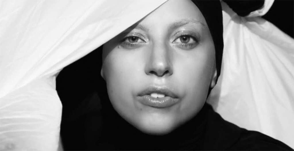 Lady Gaga lança clipe de ‘Applause’