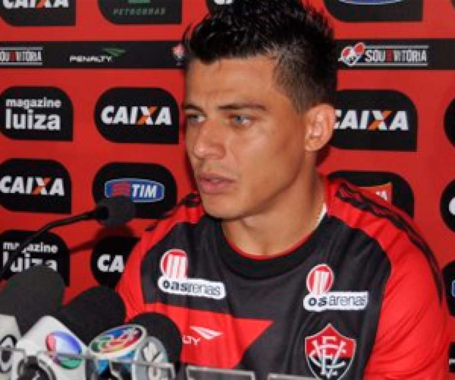 Novo lateral do Vitória explica por que perdeu espaço no Palmeiras