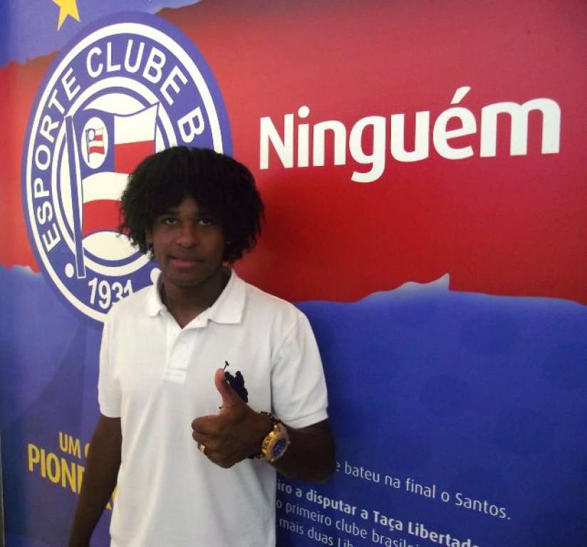 Bahia anuncia contratação de jovem atacante
