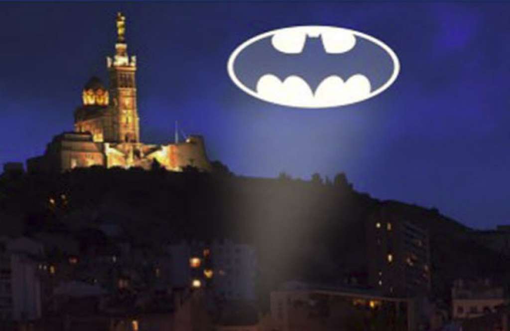 Cidade francesa pede ajuda ao Batman para solucionar crimes
