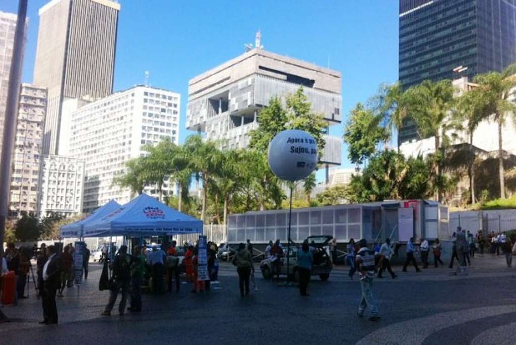 Programa Lixo Zero multou 51 pessoas em quatro horas no centro do Rio