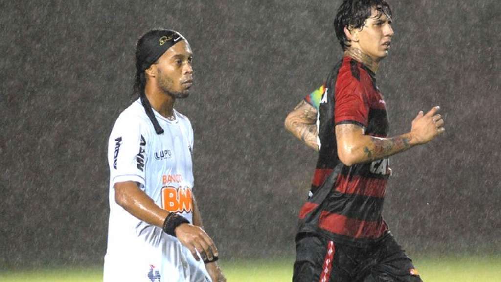 Sob chuva, Vitória e Atlético-MG não passam de um empate no Barradão