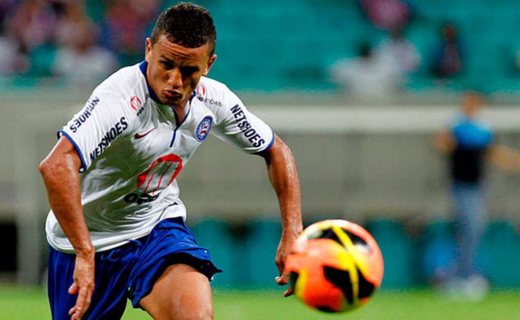 Lateral ofensivo, Raul batalha pelo primeiro gol com a camisa do Bahia
