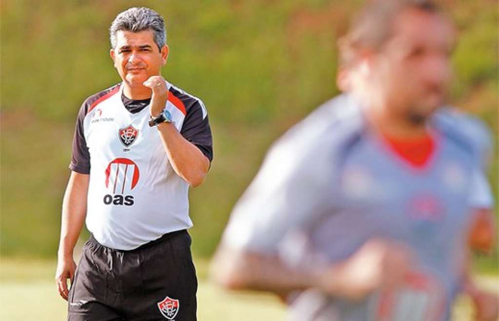 Ney Franco pede demissão e não é mais técnico do Vitória