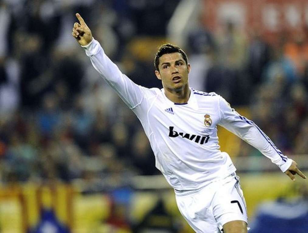 Após renovar contrato, Cristiano Ronaldo se torna jogador mais bem pago da história