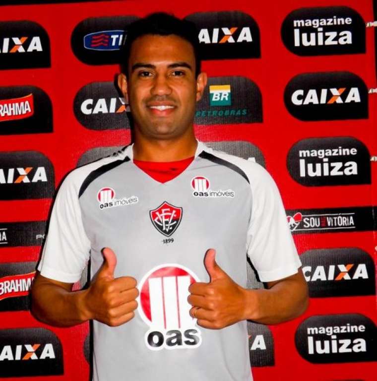 Renato Santos é relacionado e pode estrear com a camisa do Vitória