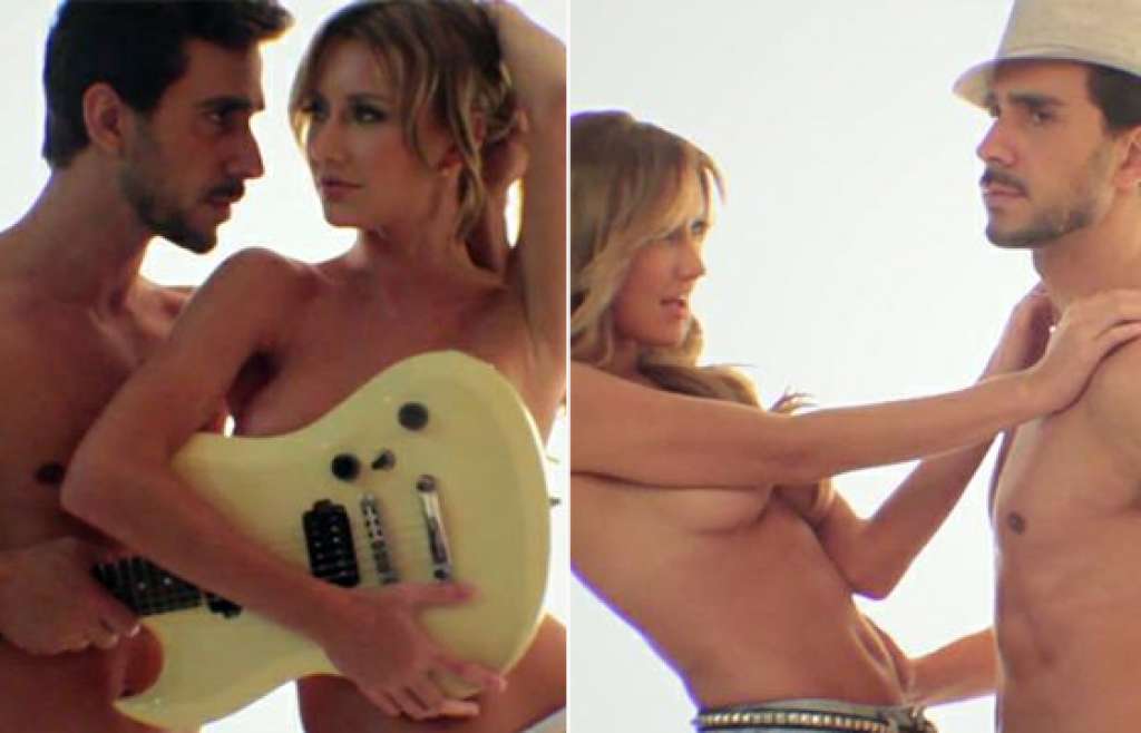 Namorada de Roberto Justus posa de topless em campanha ao lado de Júlio Rocha