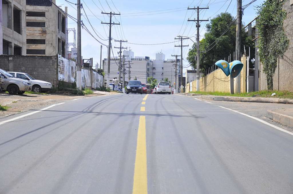 Operação da Prefeitura de Lauro de Freitas recupera ruas em diversos pontos da cidade