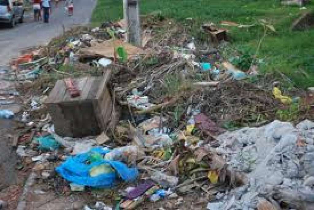 Prefeitura de Camaçari gastou R$ 26 milhões com lixo no primeiro semestre; ruas continuam sujas