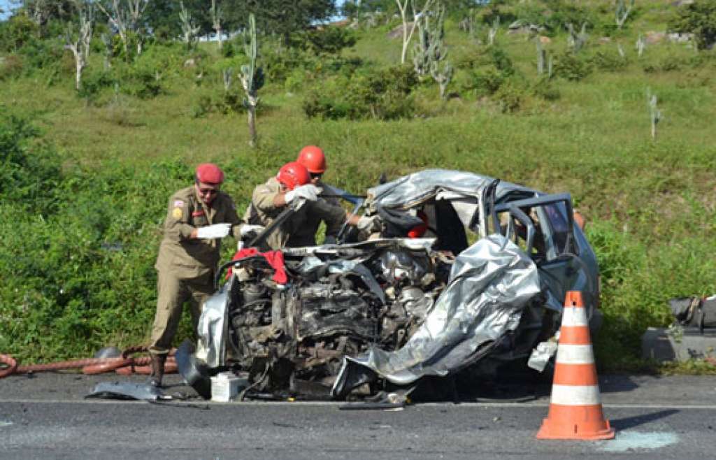 15 pessoas morrem e 47 ficam feridas nas estradas baianas durante o natal