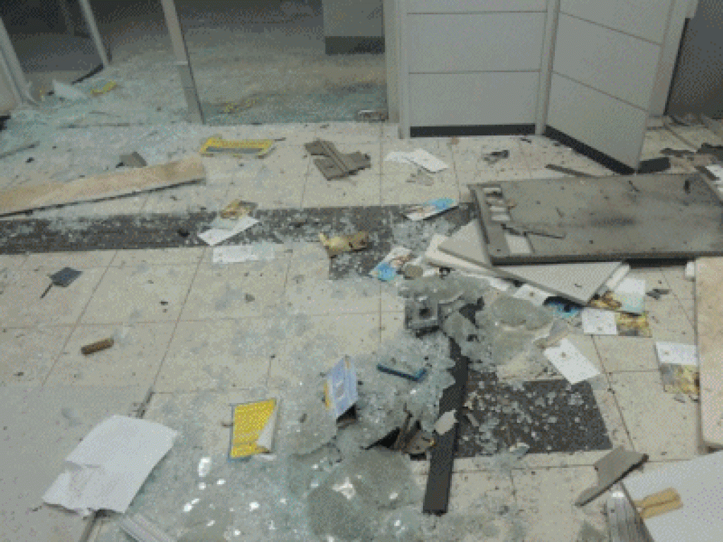 Cerca de 10 homens explodem caixa eletrônico na cidade de Santanópolis