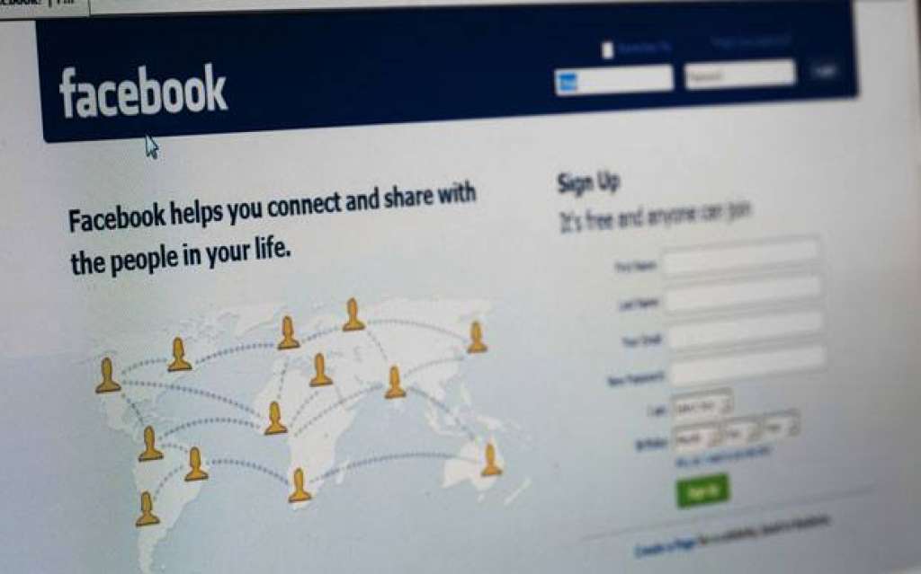 Adolescente comete suicídio depois de seus pais a proibirem de acessar o Facebook