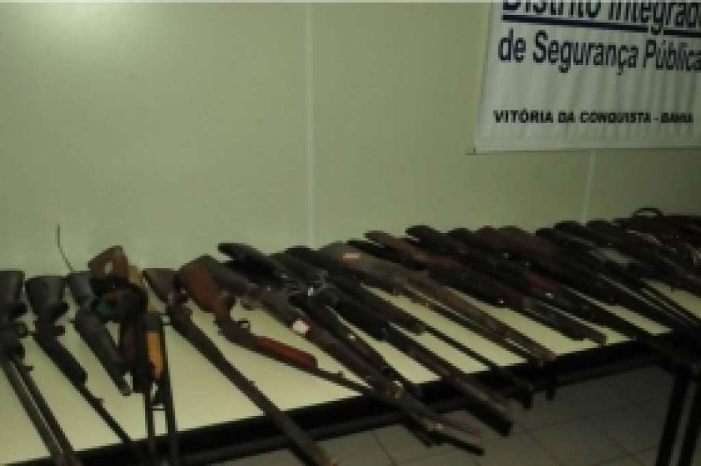 Um arsenal de 145 armas de diversos calibres foram apreendidos em Vitória da Conquista