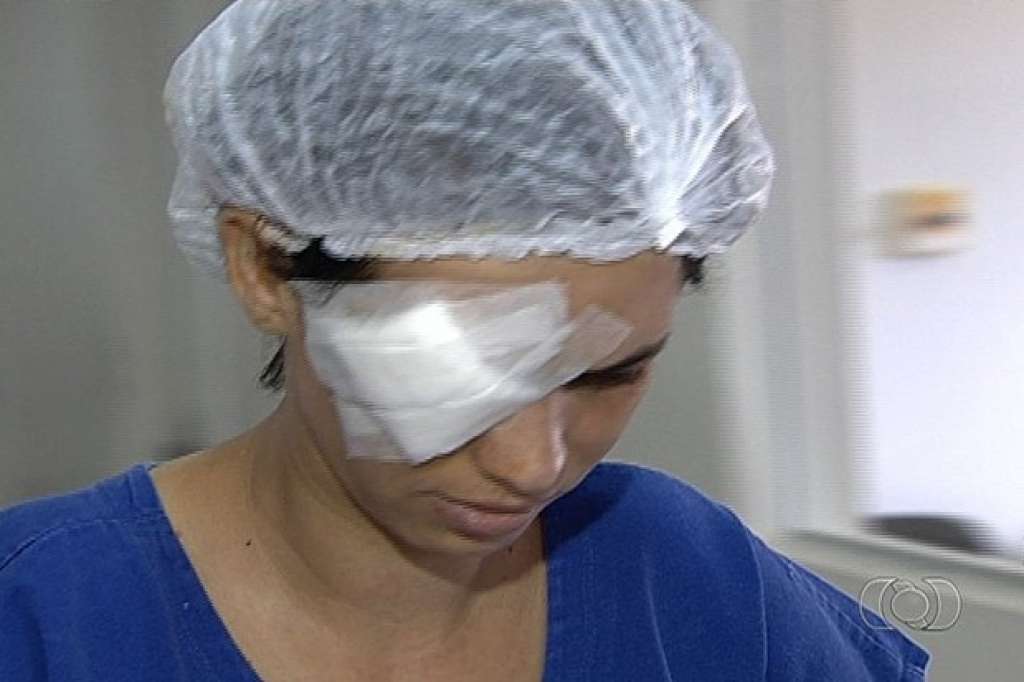Mulher que teve olhos perfurados tem alta após 3ª cirurgia