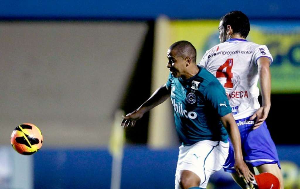 Com direito a golaço de Walter, Goiás atropela o Bahia em 45 minutos: 3 a 1