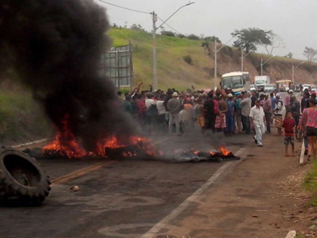 Mulher morre e rodovia é fechada por seis horas durante protesto