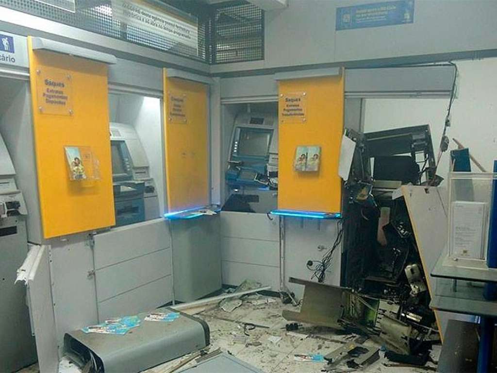 Grupo explode caixa eletrônico do Banco do Brasil e um morre em perseguição policial