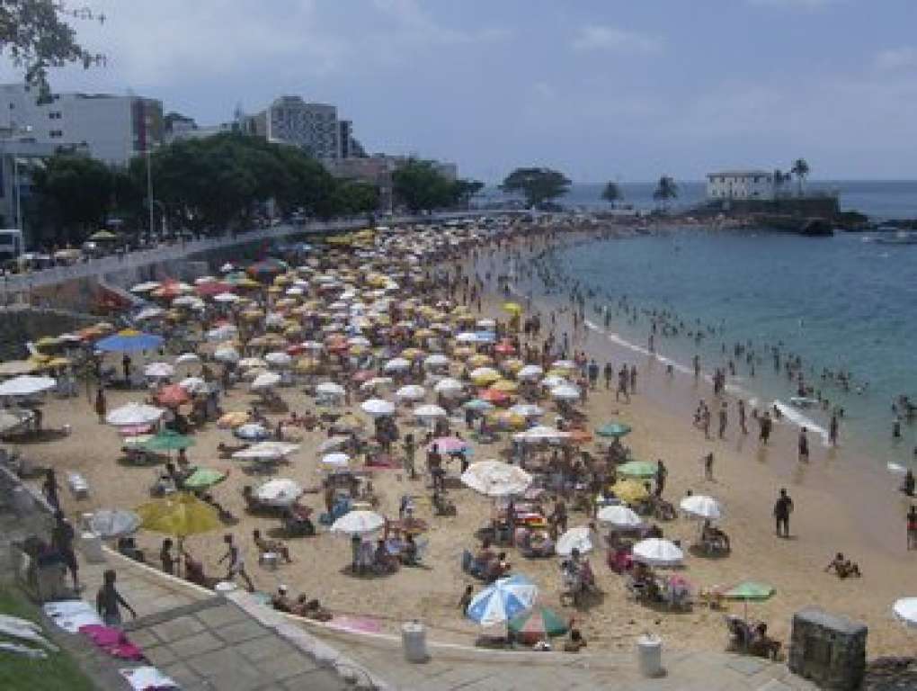 Inema aponta 15 praias impróprias para banho neste final de semana
