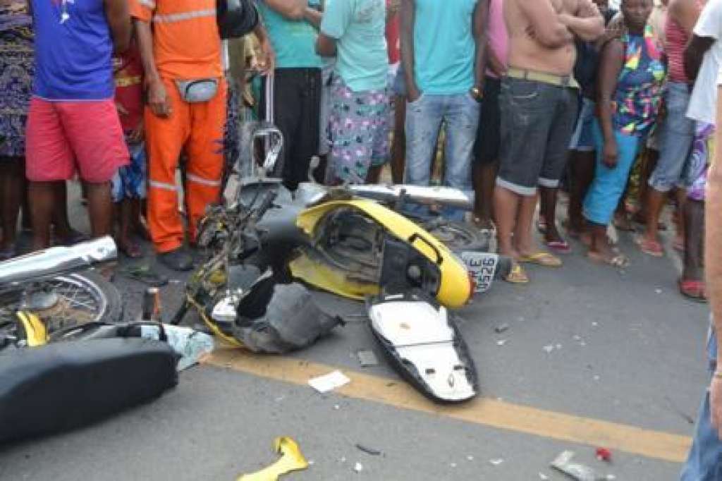 Feira de Santana: Colisão entre motos deixa dois mortos e feridos