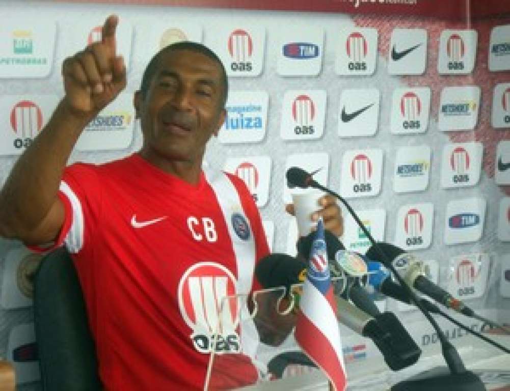 Em meio a mistério, Cristóvão confirma Wallyson como titular do Bahia