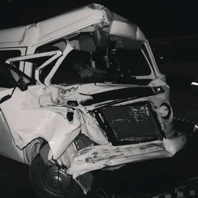 Acidente envolvendo caminhão e Kombi deixa um morto na Estrada Cia-Aeroporto