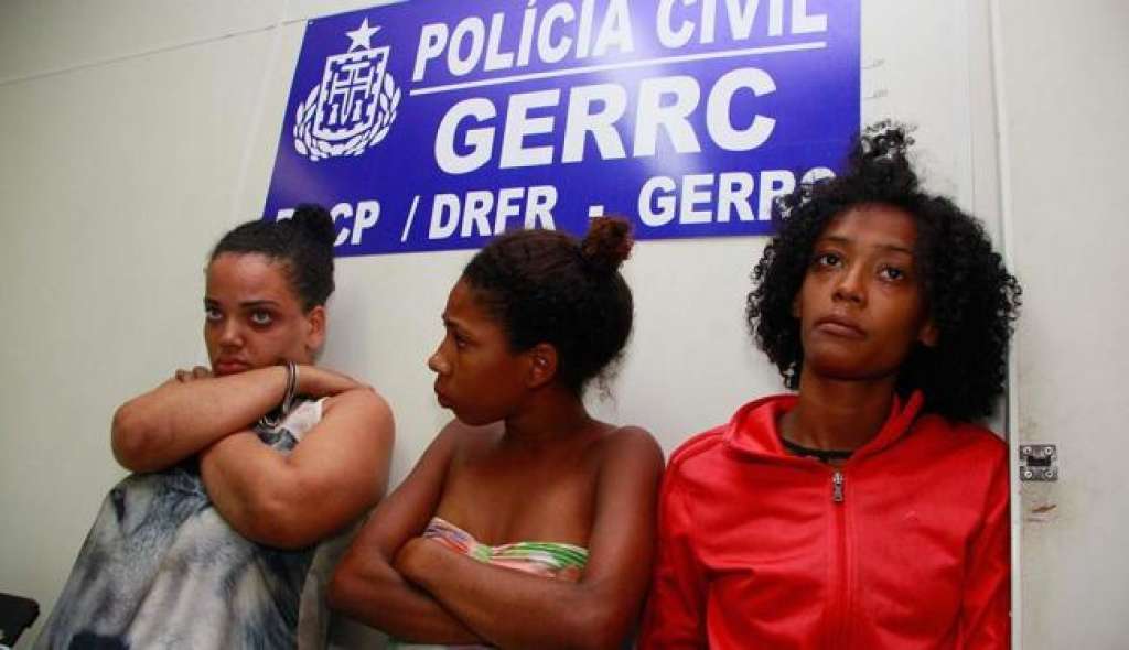 Três mulheres são presas após assaltar um ônibus em Salvador