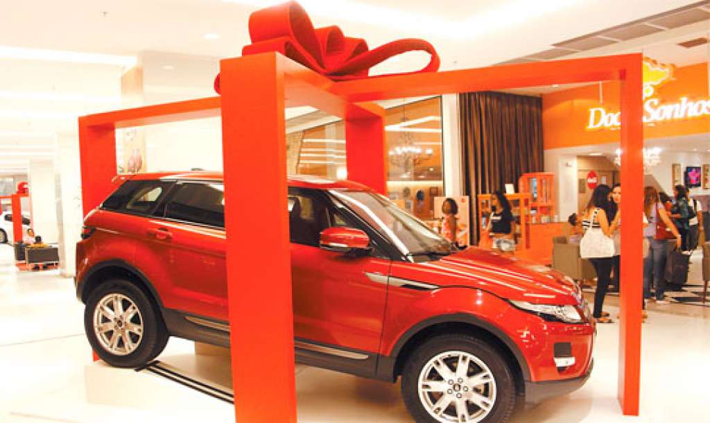 Para atrair compradores, shoppings baianos oferecem carros e casa em sorteios de Natal