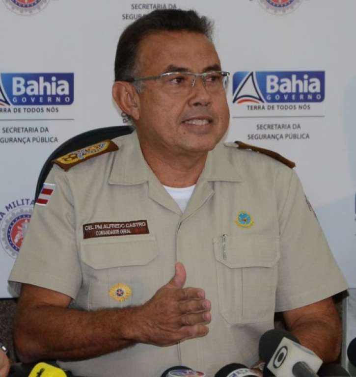 Ladrão rouba celular do Comandante-geral da PM, em Salvador