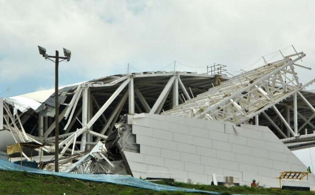Estádio da Copa do Mundo: Queda de guindaste do Itaquerão mata 2