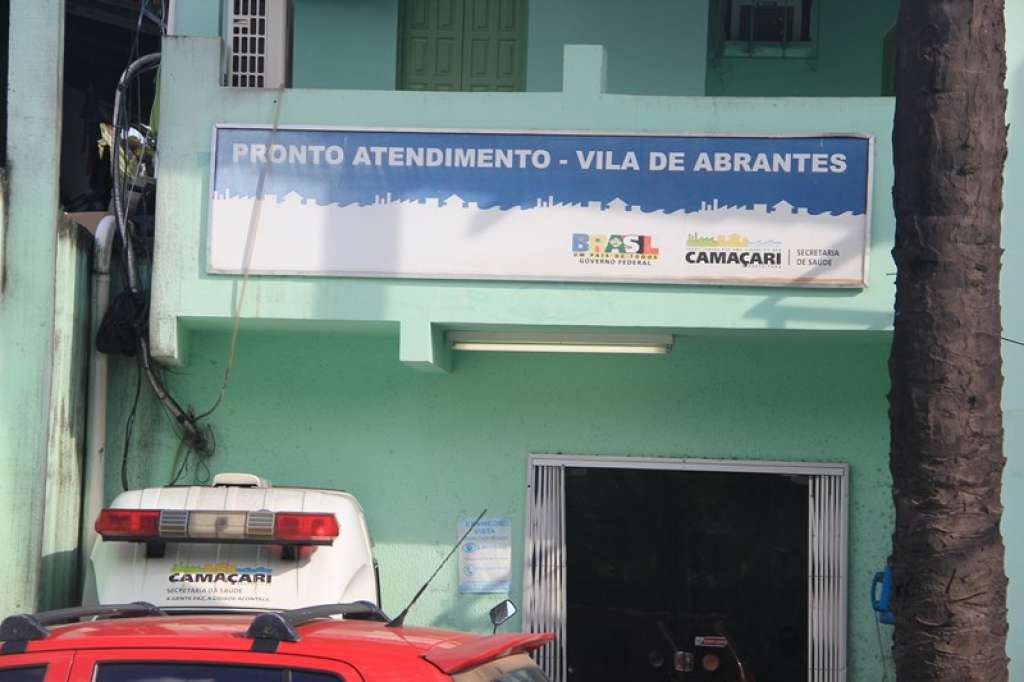 Camaçari: Abandonada, UPA de Vila de Abrantes tem infiltrações e lixo hospitalar acumulado