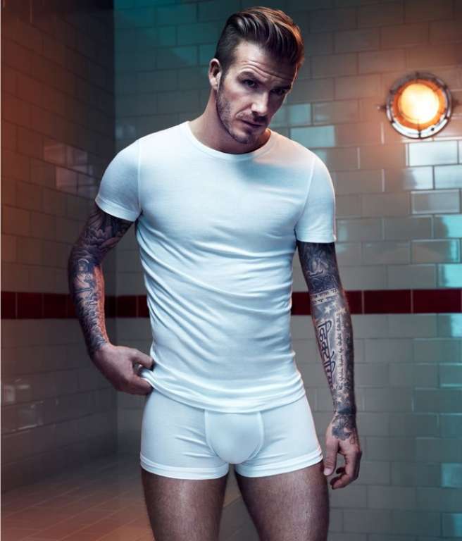 David Beckham posa de cueca para sua linha em loja de departamento