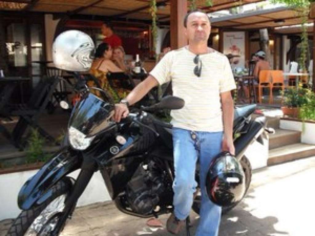 Família se despede de piloto de moto aquática em cerimônia de cremação