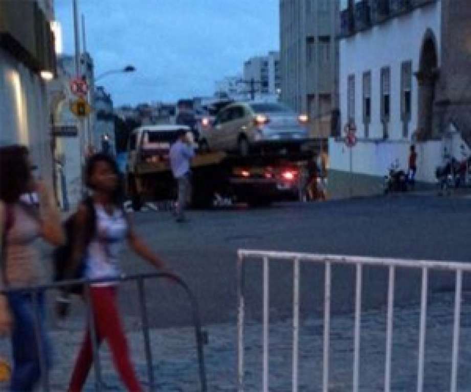 Salvador: Carro da vereadora Ana Rita é rebocado